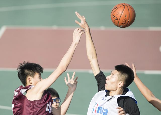 少妇被三个黑人4p到爽